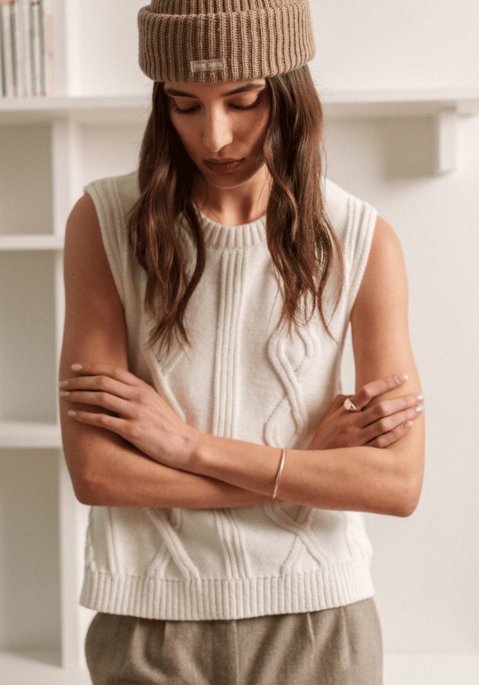 Sleeveless knit