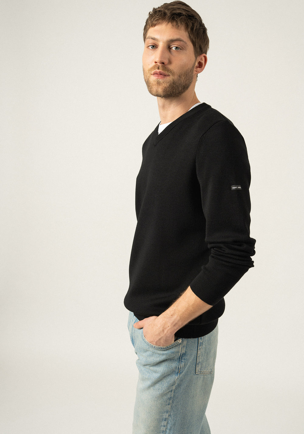 Cuirasse V neck jumper - in soft wool (NOIR)