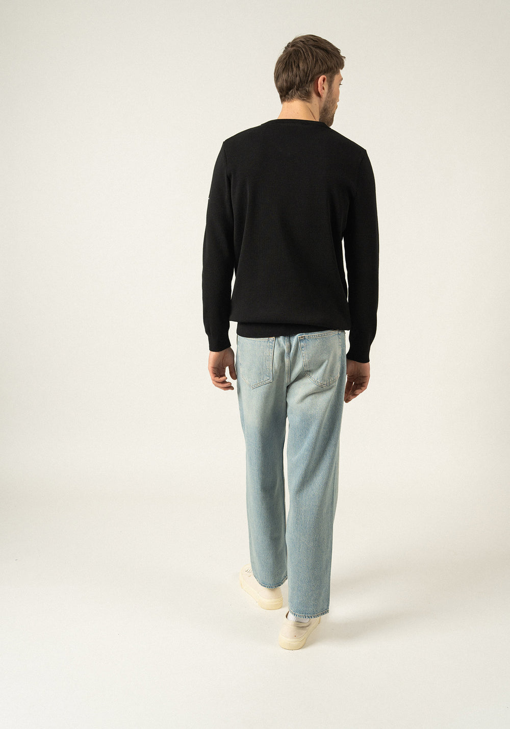 Cuirassé V neck jumper - in soft wool (NOIR)