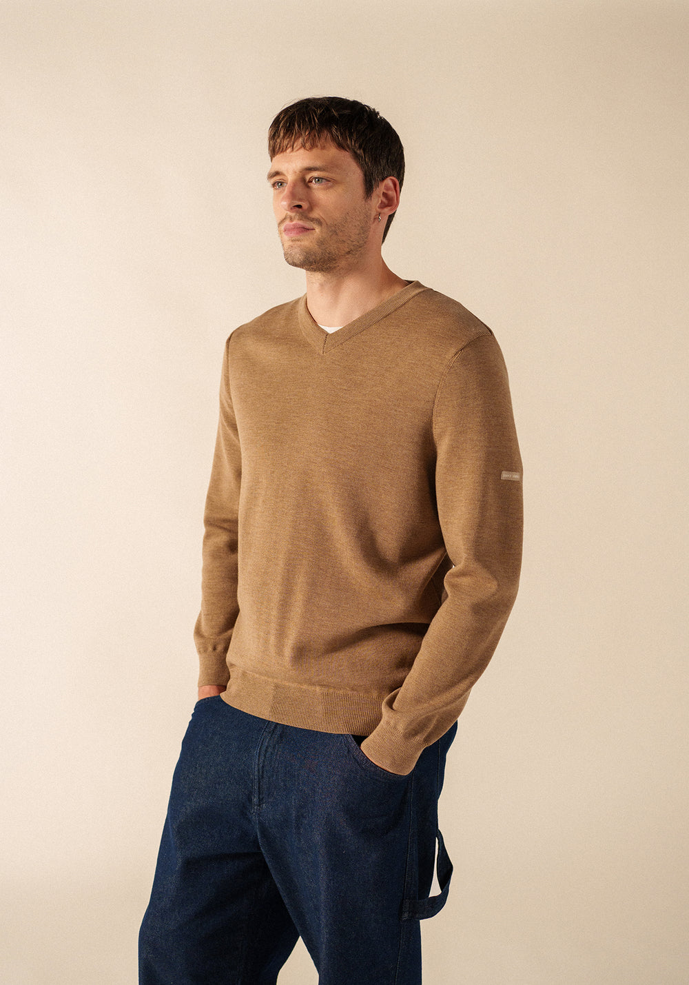 Cuirassé V neck jumper - in soft wool (BEIGE FONCE)