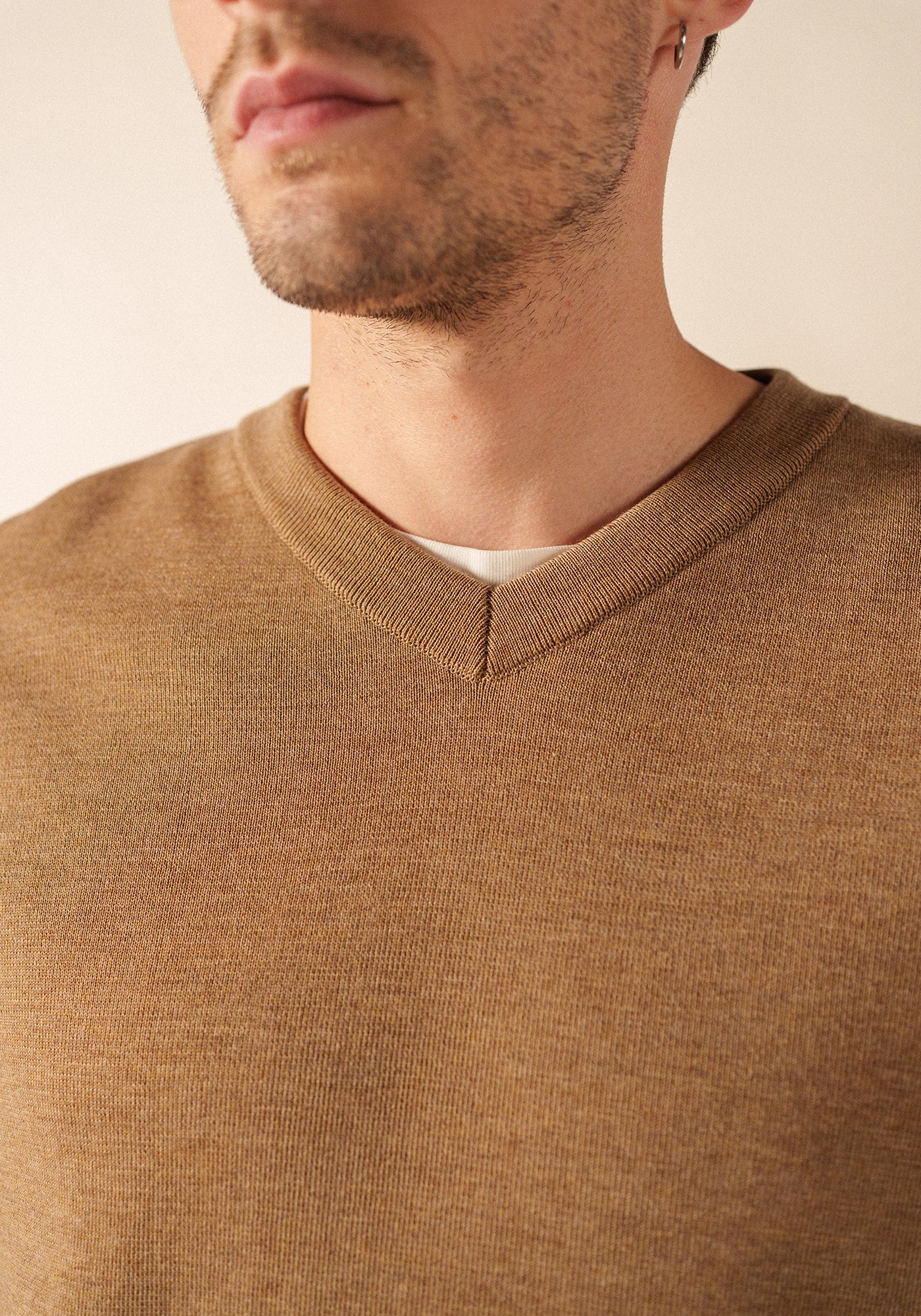 Cuirassé V neck jumper - in soft wool (BEIGE FONCE)
