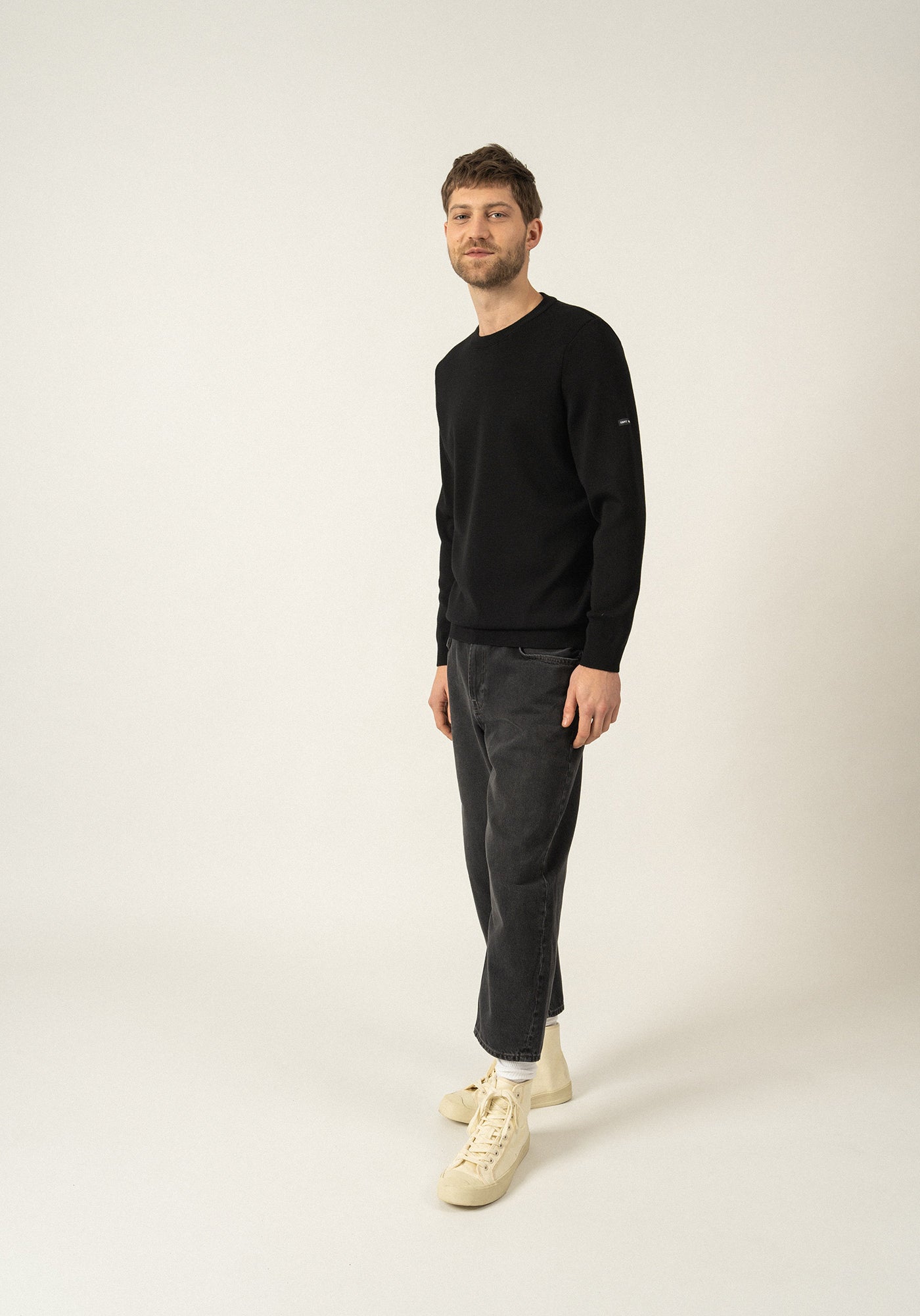 Cruiser round neck jumper - in soft wool (NOIR)