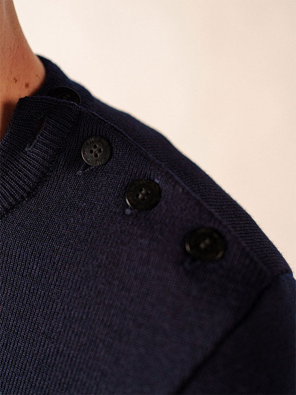 Left shoulder-buttoning
